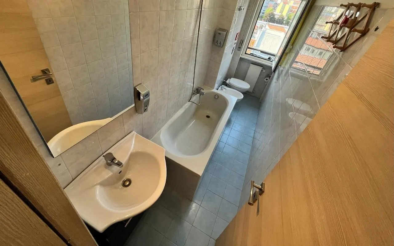 Milan Apartment With A Big Balcony Close To The Metro