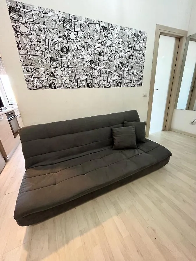 Milan Apartment With A Big Balcony Close To The Metro Italy